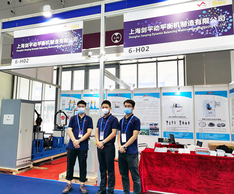 展会现场工作人员合影
